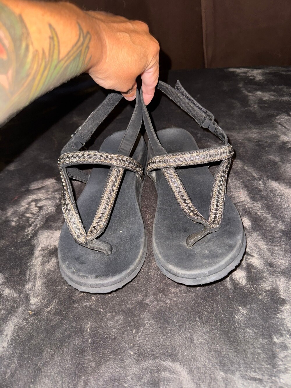 Sketchers Arch Fit Black Beaded Sandals Size 8 Adjustable Ankle Strap